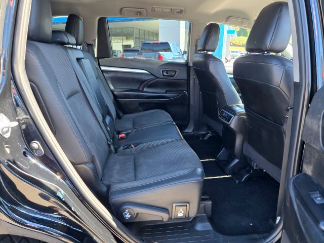 Used 2019 Toyota Highlander Plus AWD/4WD image 20