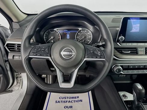 Used 2024 Nissan Altima 2.5 SV FWD image 12