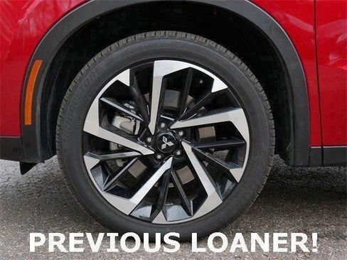 Used 2025 Mitsubishi Outlander SE image 9