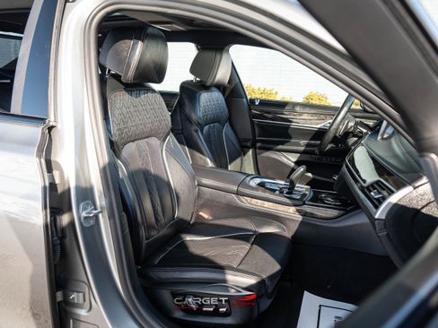 Used 2021 BMW 750i xDrive xDrive M-Sport w/ Executive Package image 17