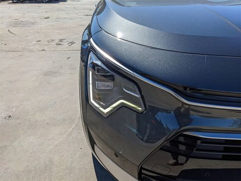 Certified 2023 Kia Niro SX Touring image 11
