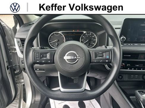 Used 2024 Nissan Rogue SV AWD/4WD image 16