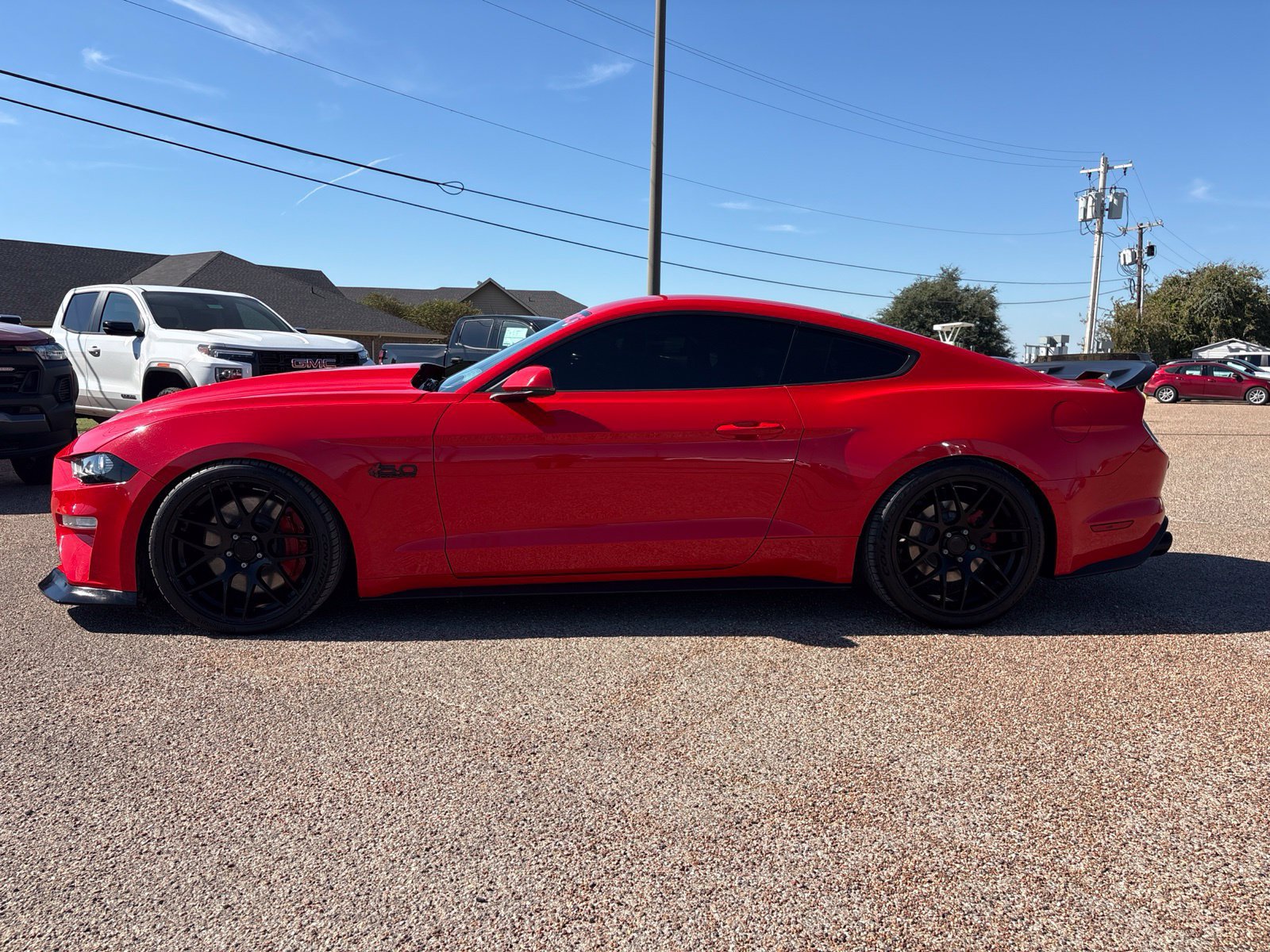 Used 2018 Ford Mustang GT Premium w/ GT Performance Package RWD image 2