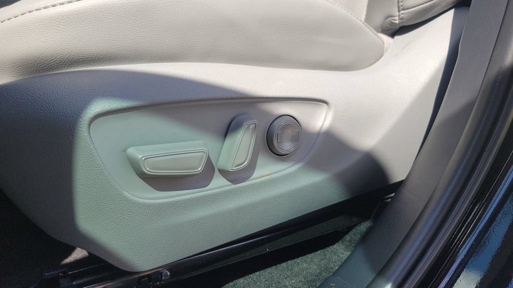 Certified 2026 Toyota Highlander Limited AWD/4WD image 16
