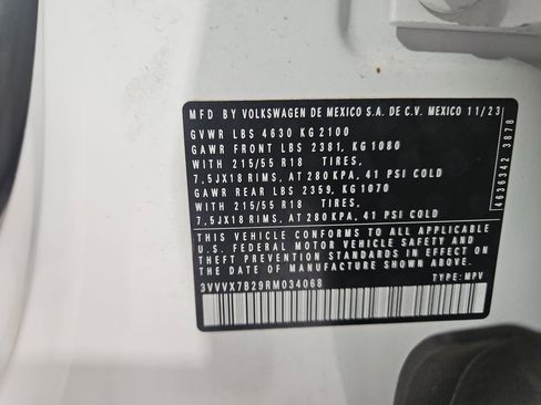 Used 2024 Volkswagen Taos SE image 32