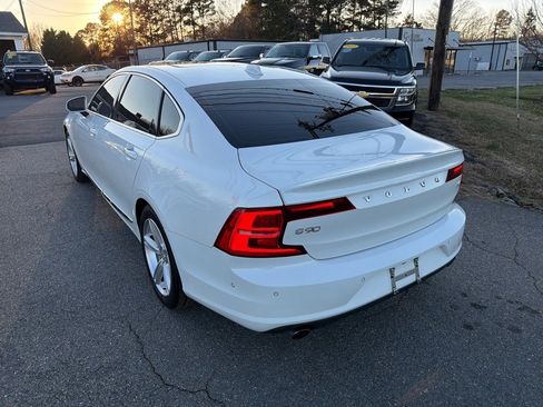 Used 2018 Volvo S90 T5 Momentum w/ Convenience Package image 9