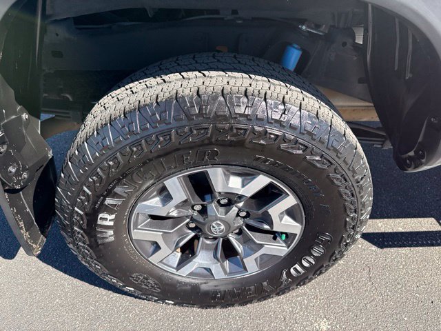 Used 2023 Toyota Tacoma TRD Off-Road AWD/4WD image 15