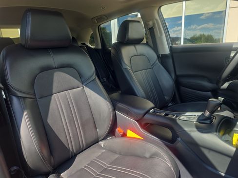 Used 2023 Honda HR-V EX-L image 13
