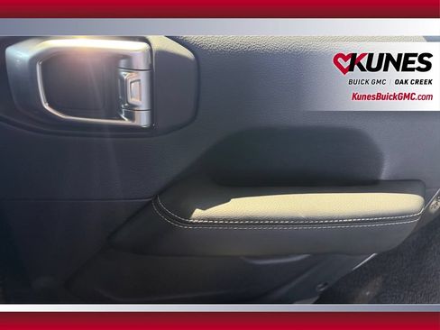Used 2019 Jeep Wrangler Unlimited Sahara w/ Dual Top Group AWD/4WD image 38