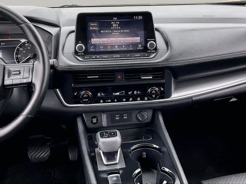 Used 2025 Nissan Rogue SV w/ SV Premium Package FWD image 7