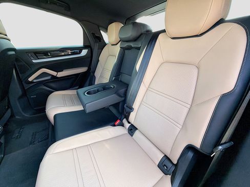 Used 2025 Porsche Cayenne Coupe image 21