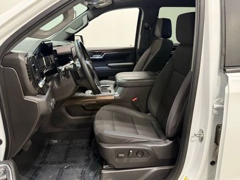 Used 2024 Chevrolet Silverado 1500 LT Trail Boss w/ Protection Package image 15