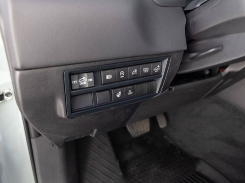 Used 2025 Toyota Tundra Limited AWD/4WD image 18