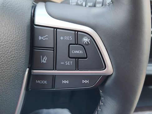Used 2025 Toyota Highlander Limited AWD/4WD image 13