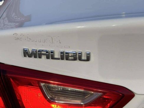 Used 2017 Chevrolet Malibu LT image 14
