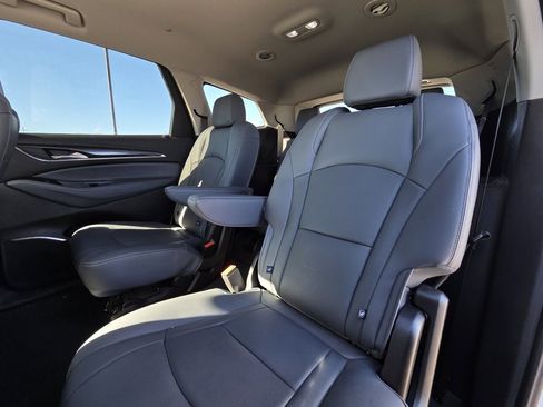 Used 2021 Buick Enclave Essence image 24