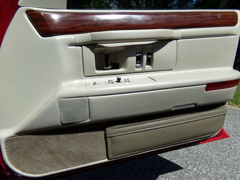 Used 1996 Cadillac De Ville Sedan FWD image 55