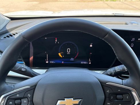 Used 2025 Chevrolet Trax LT w/ LT Convenience Package FWD image 39