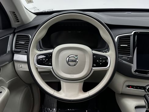 Used 2022 Volvo XC90 T5 Momentum image 28