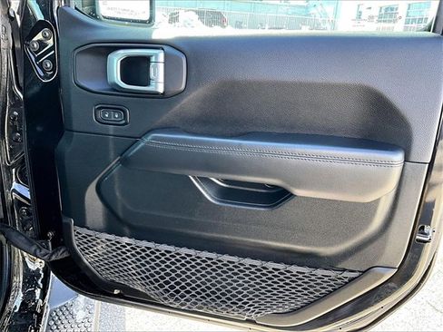 Used 2020 Jeep Wrangler Unlimited Sahara image 12