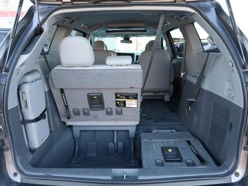 Used 2020 Toyota Sienna XLE Premium image 36