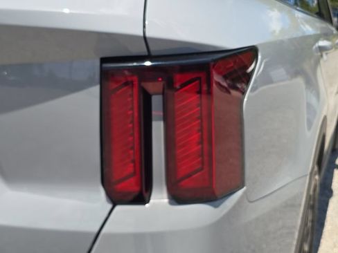 Used 2024 Kia Sorento S FWD image 8