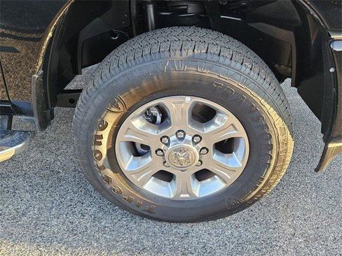 Used 2024 RAM 2500 Big Horn w/ Sport Appearance Package image 16