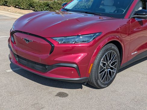 Certified 2025 Ford Mustang Mach-E Premium image 10