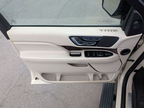 Used 2018 Lincoln Navigator Reserve w/ Technology Package AWD/4WD image 6