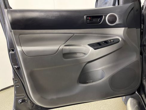 Used 2015 Toyota Tacoma PreRunner w/ TRD Off-Road Package RWD image 17