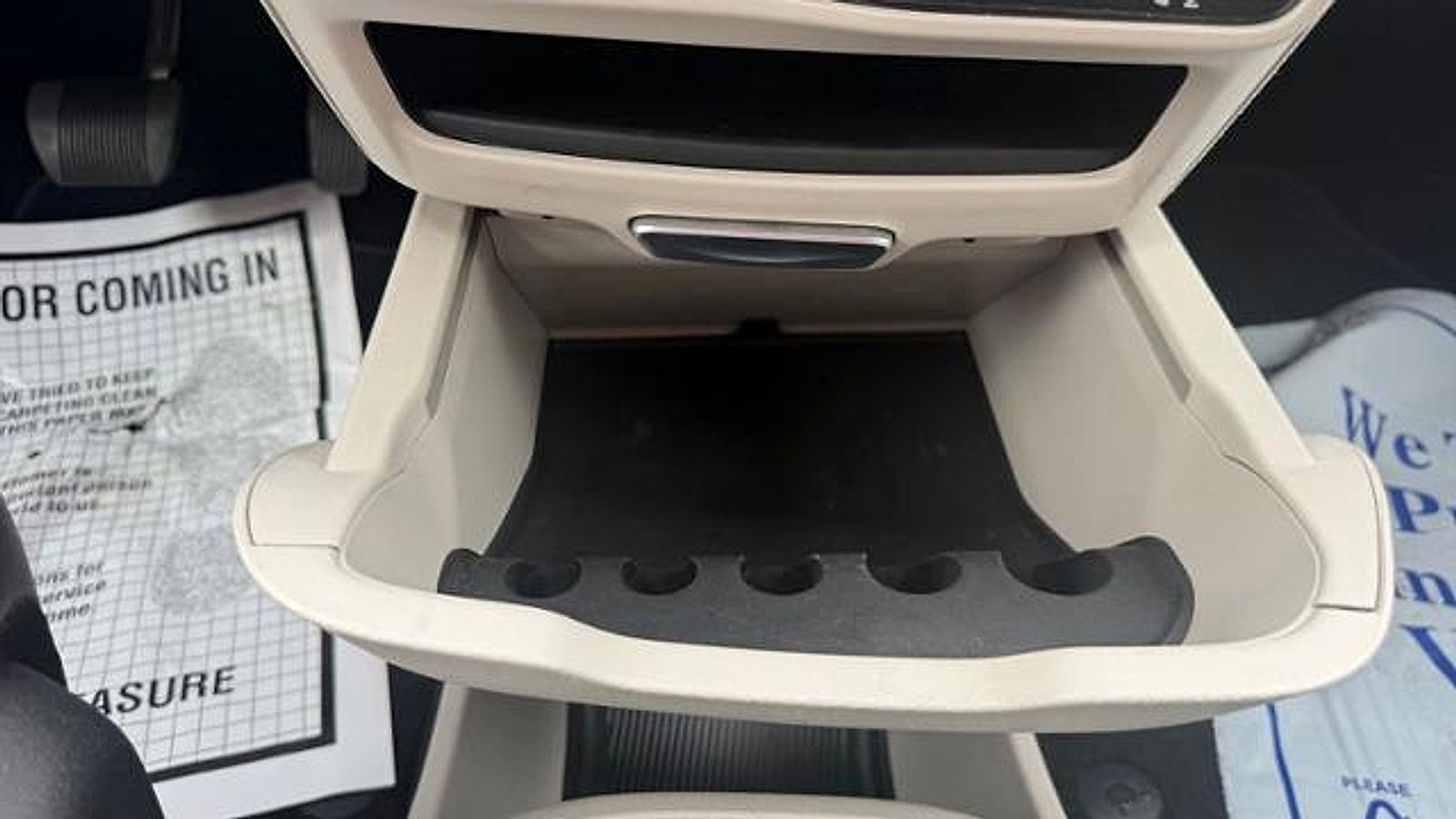 Used 2024 Chrysler Pacifica Touring-L FWD image 18