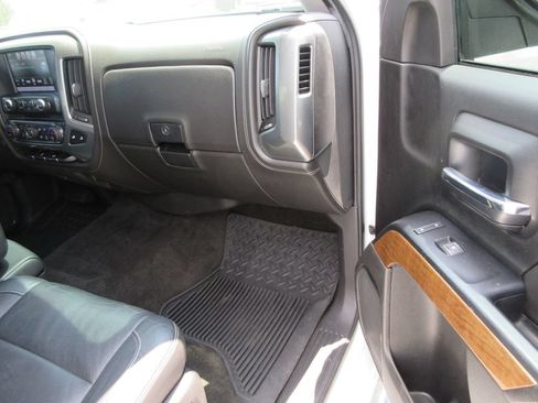 Used 2018 Chevrolet Silverado 1500 LTZ AWD/4WD image 18