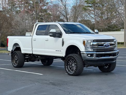 Used 2018 Ford F350 Lariat w/ Camper Package AWD/4WD image 4