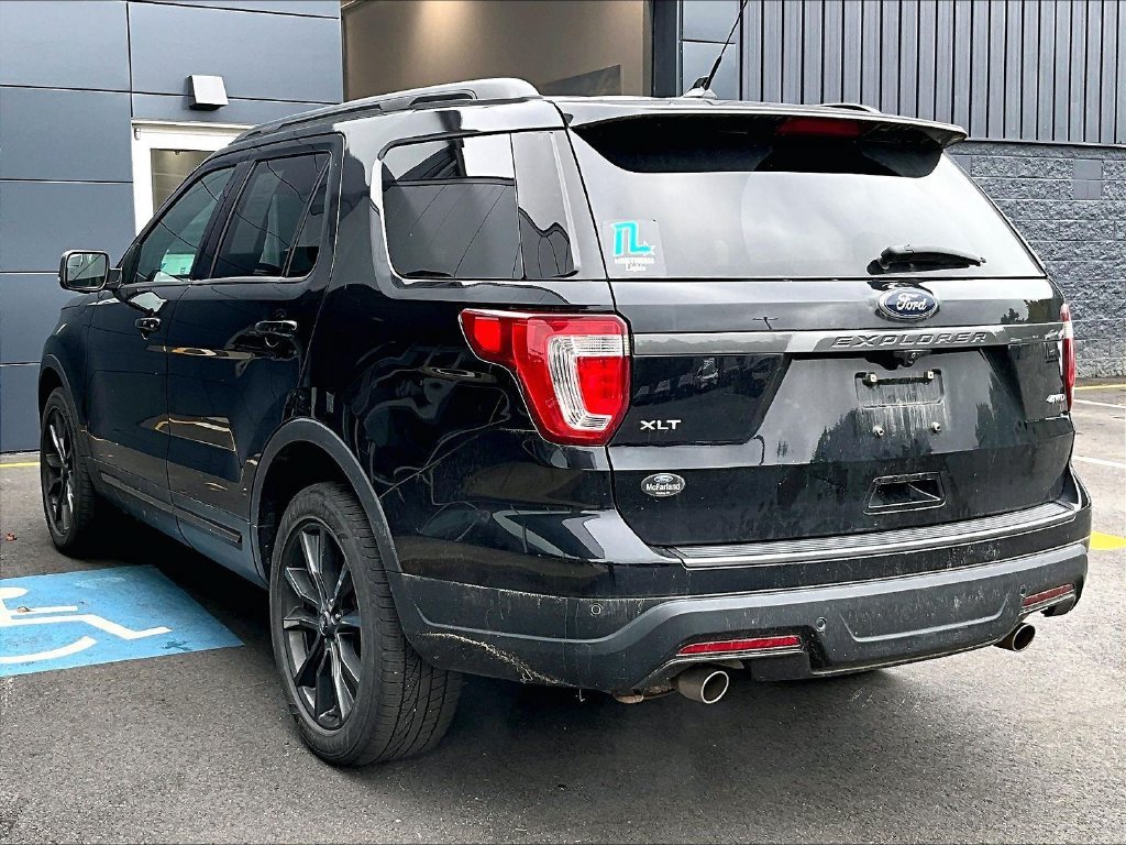 Used 2018 Ford Explorer XLT w/ Equipment Group 202A AWD/4WD image 5