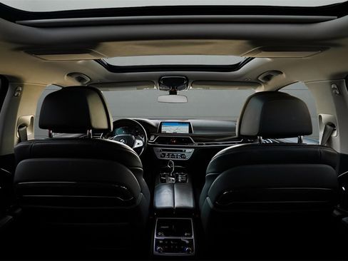 Used 2020 BMW 740i xDrive 740i xDrive image 34