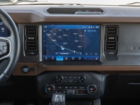 Used 2024 Ford Bronco Outer Banks AWD/4WD image 3