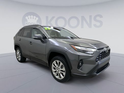Used 2022 Toyota RAV4 XLE Premium image 8