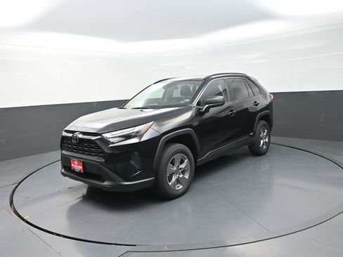 Used 2025 Toyota RAV4 LE image 34