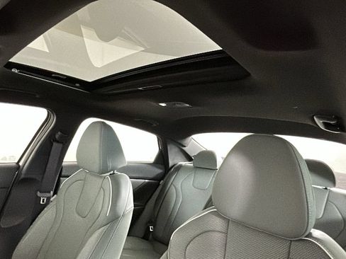 Certified 2025 Hyundai Elantra Limited FWD image 14