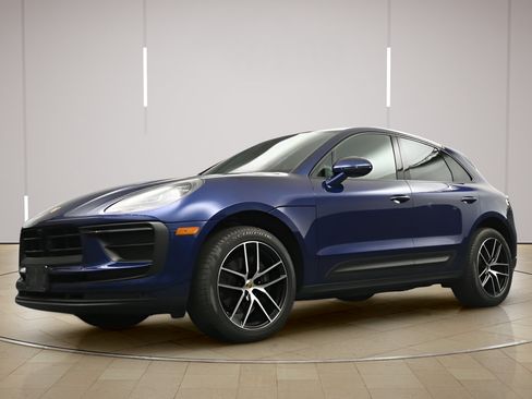Certified 2023 Porsche Macan AWD/4WD image 30