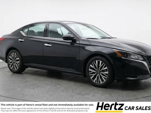 Used 2025 Nissan Altima 2.5 SV image 1