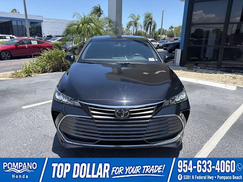 Used 2021 Toyota Avalon XLE w/ Moonroof Package FWD image 3