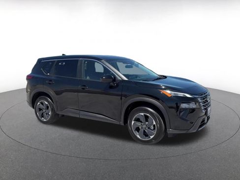 Used 2025 Nissan Rogue SV FWD image 2