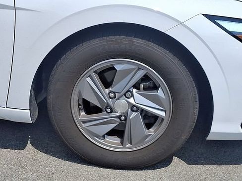 Certified 2024 Hyundai Elantra SE FWD image 8