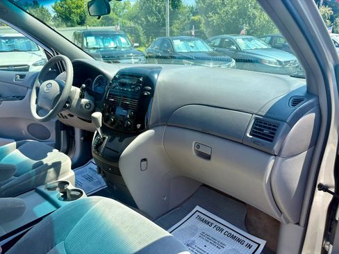 Used 2005 Toyota Sienna LE AWD/4WD image 25