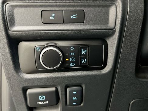 Used 2024 Ford Expedition XLT image 19