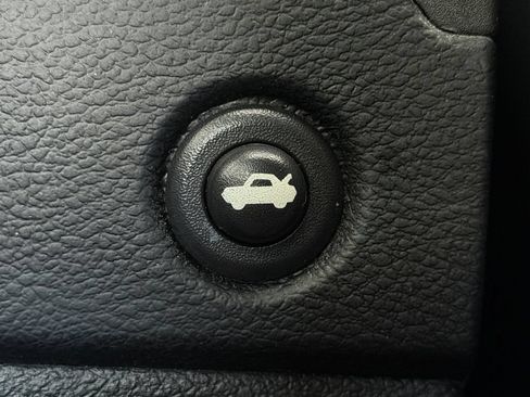 Used 2013 Chrysler 200 S FWD image 25