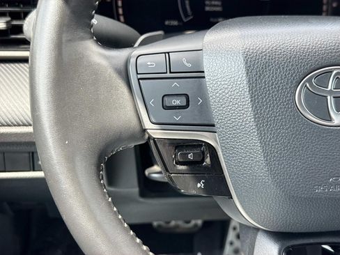 Used 2025 Toyota Camry SE FWD image 15