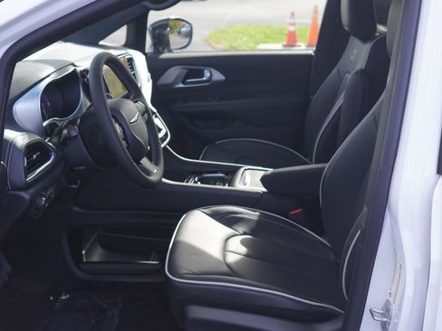 New 2026 Chrysler Pacifica Limited w/ S Appearance Package image 28