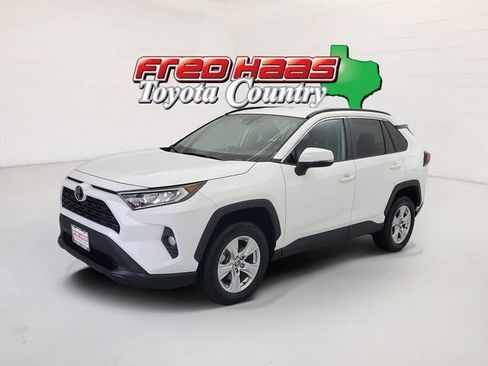 Used 2021 Toyota RAV4 XLE FWD image 1